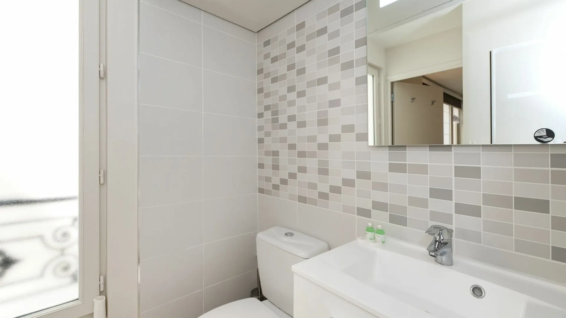 Apartment Yuna Blanche - Serviced Paris