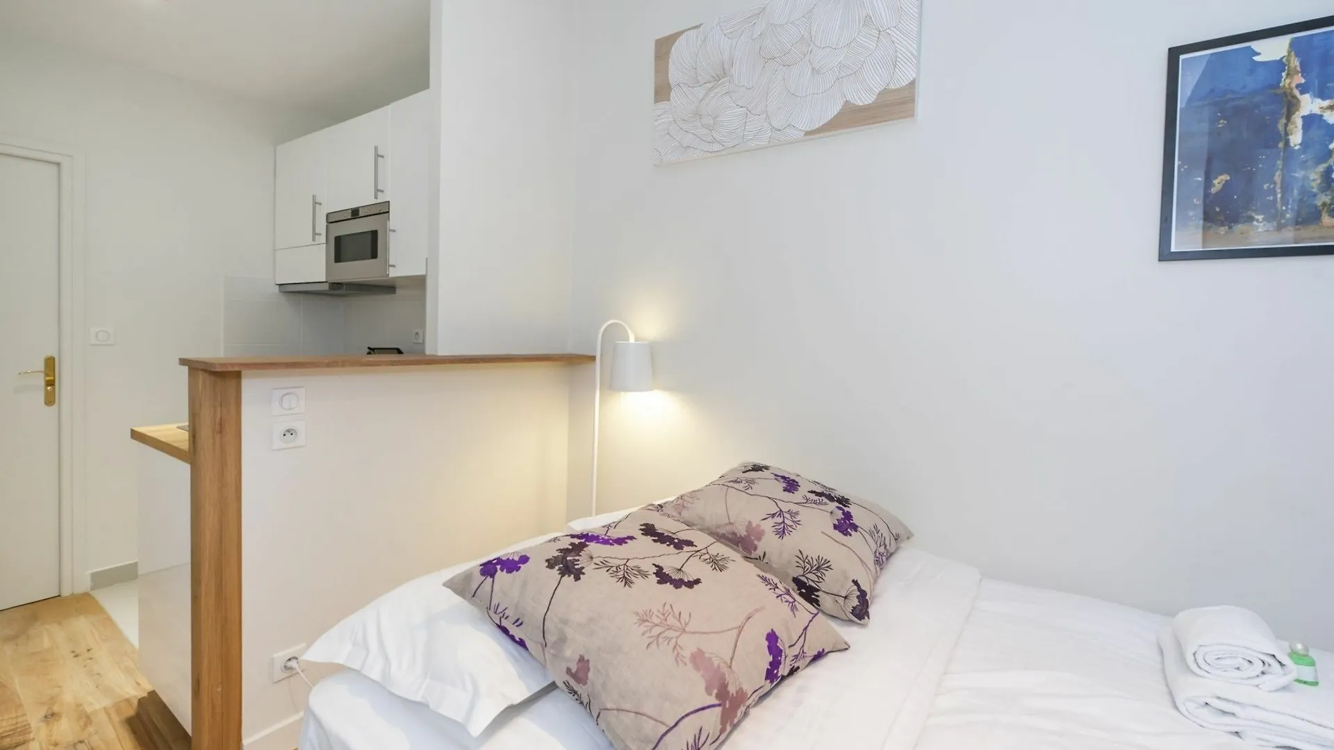 Apartment Yuna Blanche - Serviced Paris