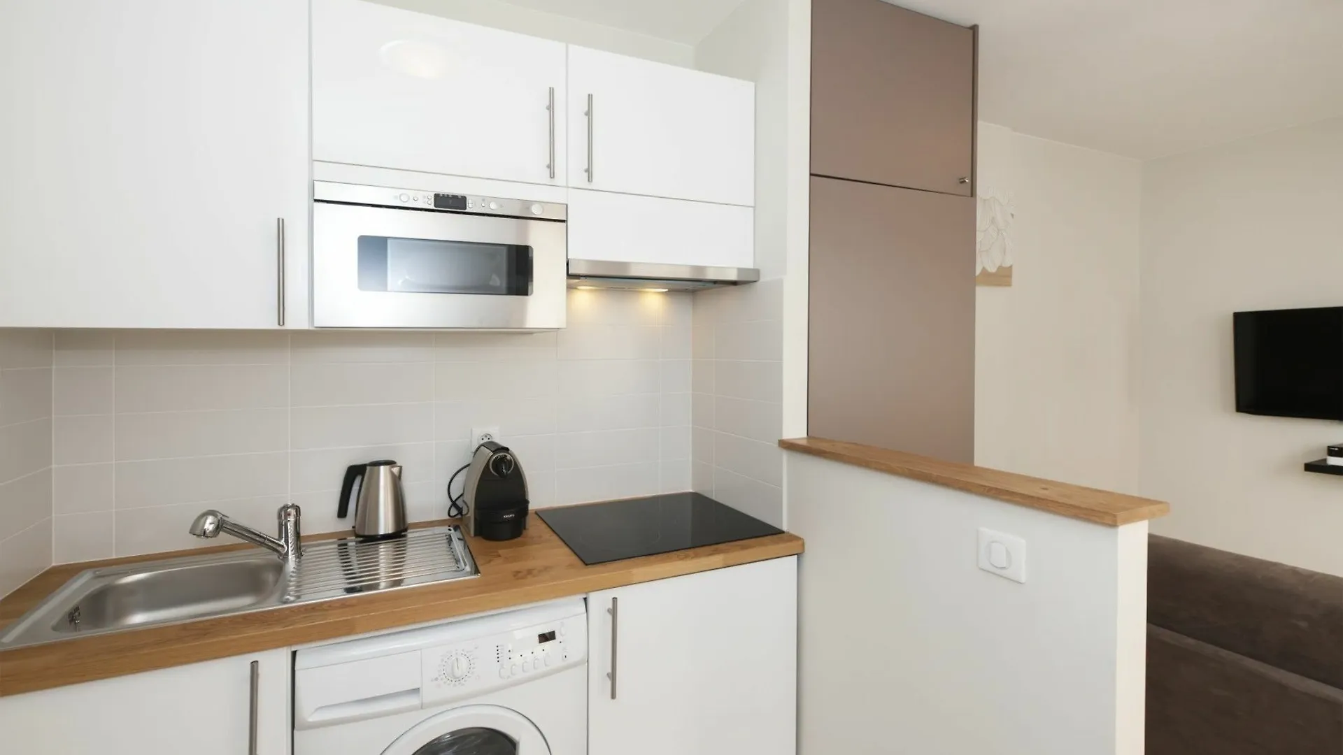 Yuna Blanche - Serviced Apartment